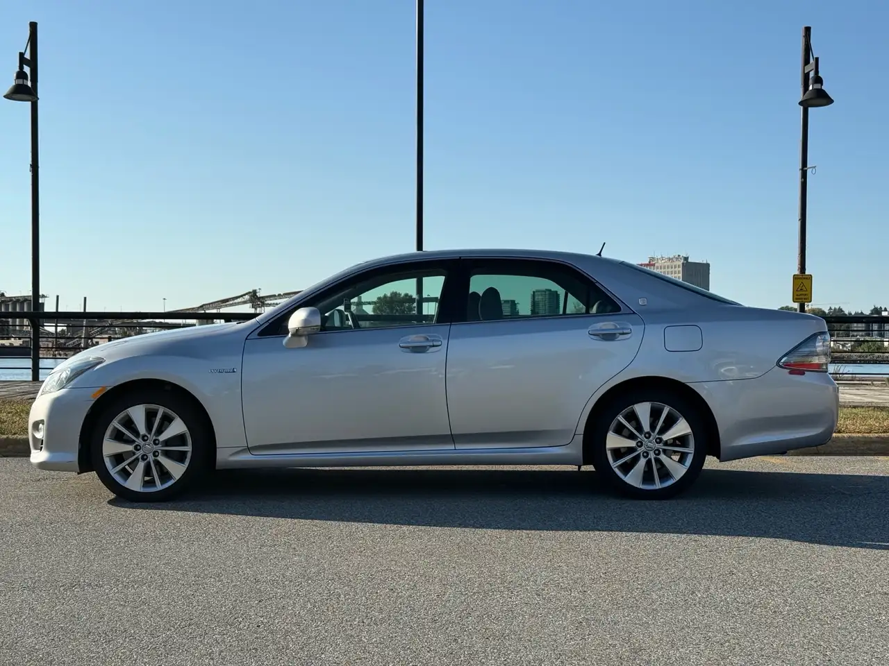 Toyota Crown снимка Toyota Crown