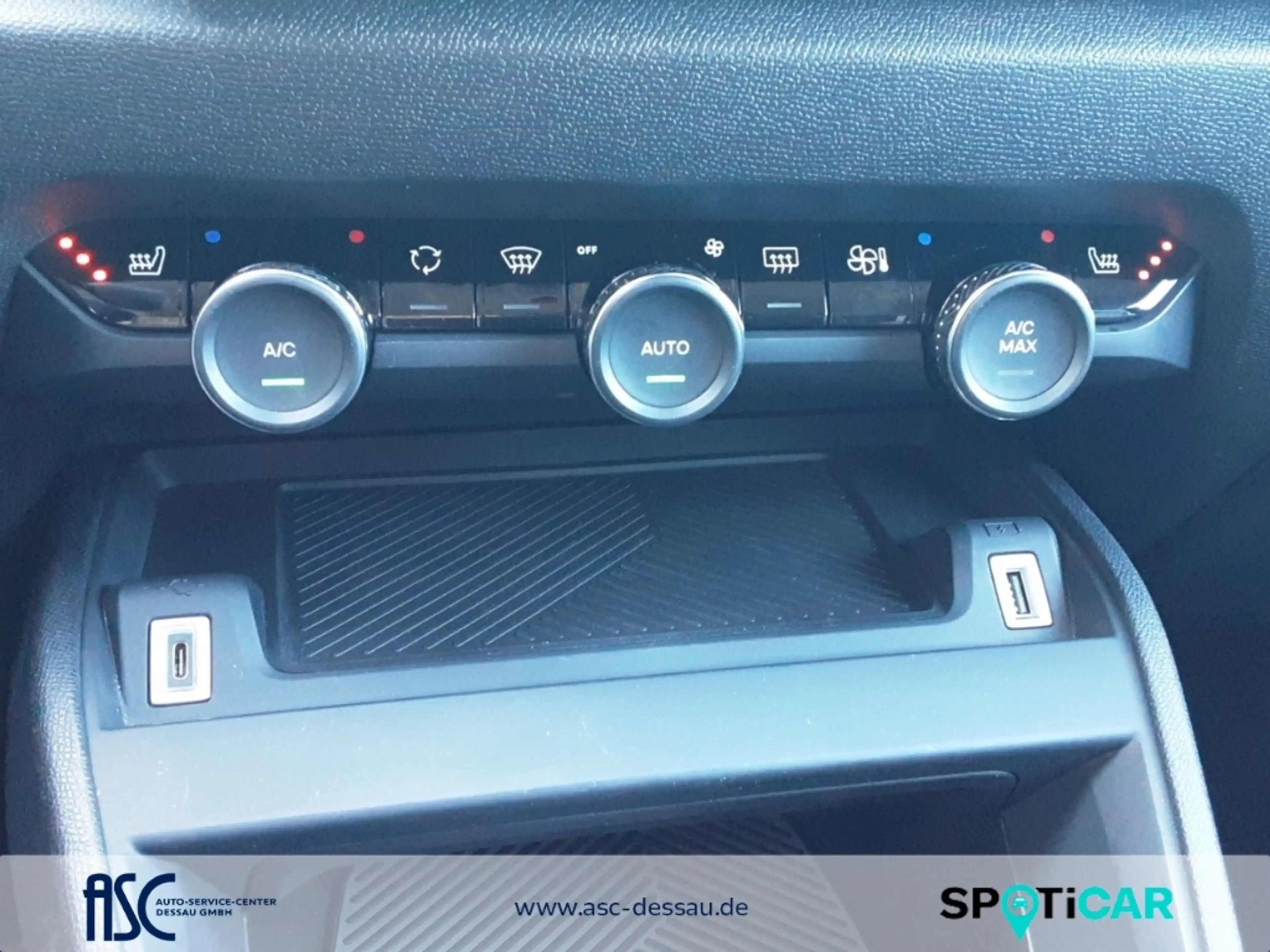 Citroen C4 PureTech 130 S&S MAX — photo 15
