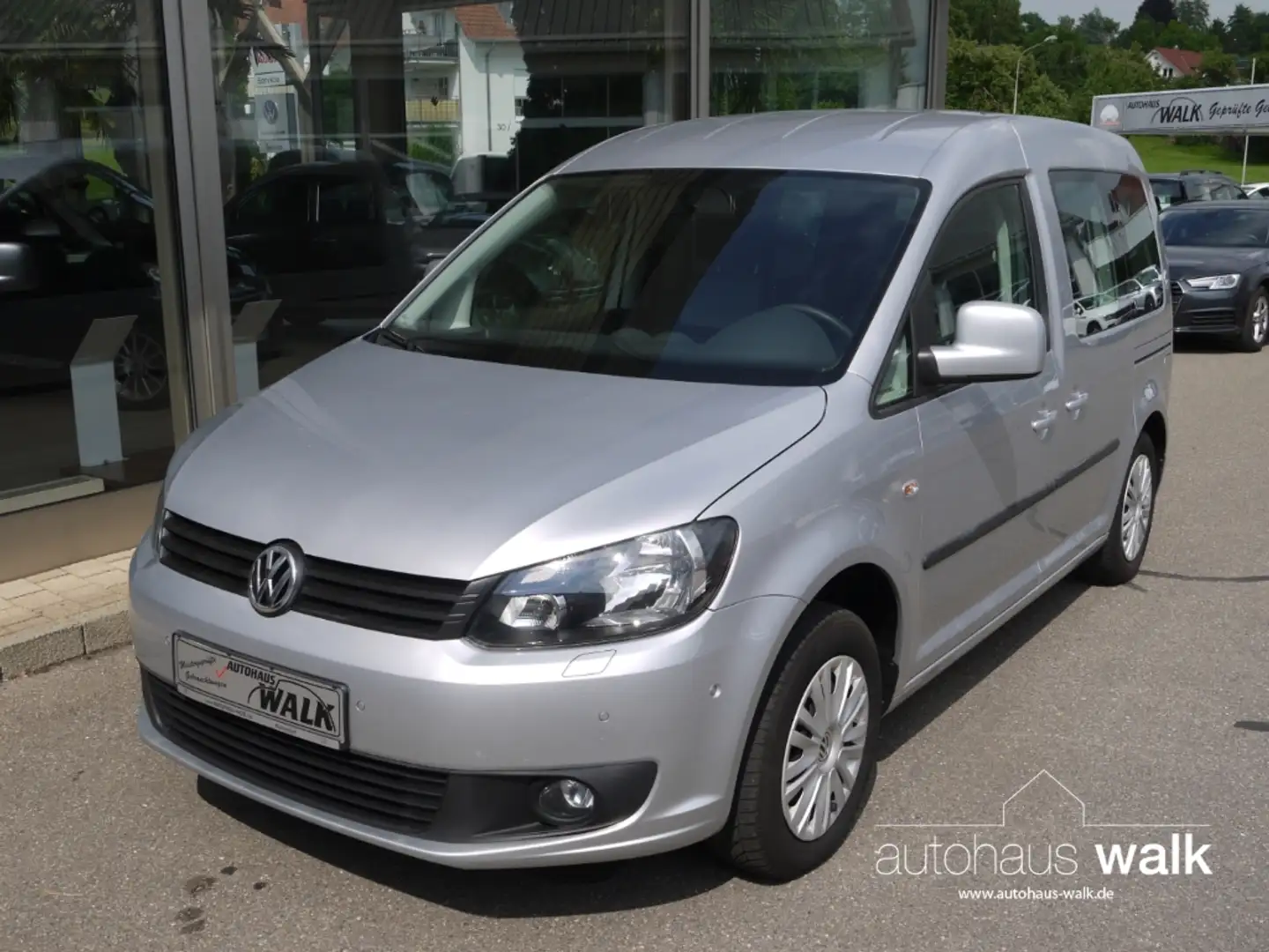 Volkswagen Caddy 1.6 TDI DSG Rollstuhlrampe+Luftfahrwerk Silber - 2
