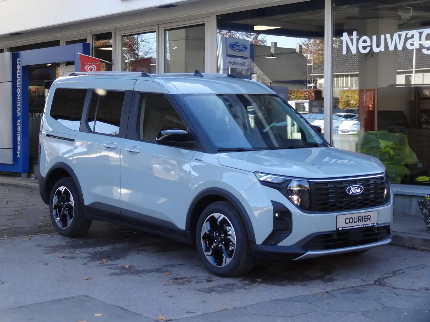 Ford Tourneo Courier AUT Active SHZ RFK ACC TWA Navi Grau - 2