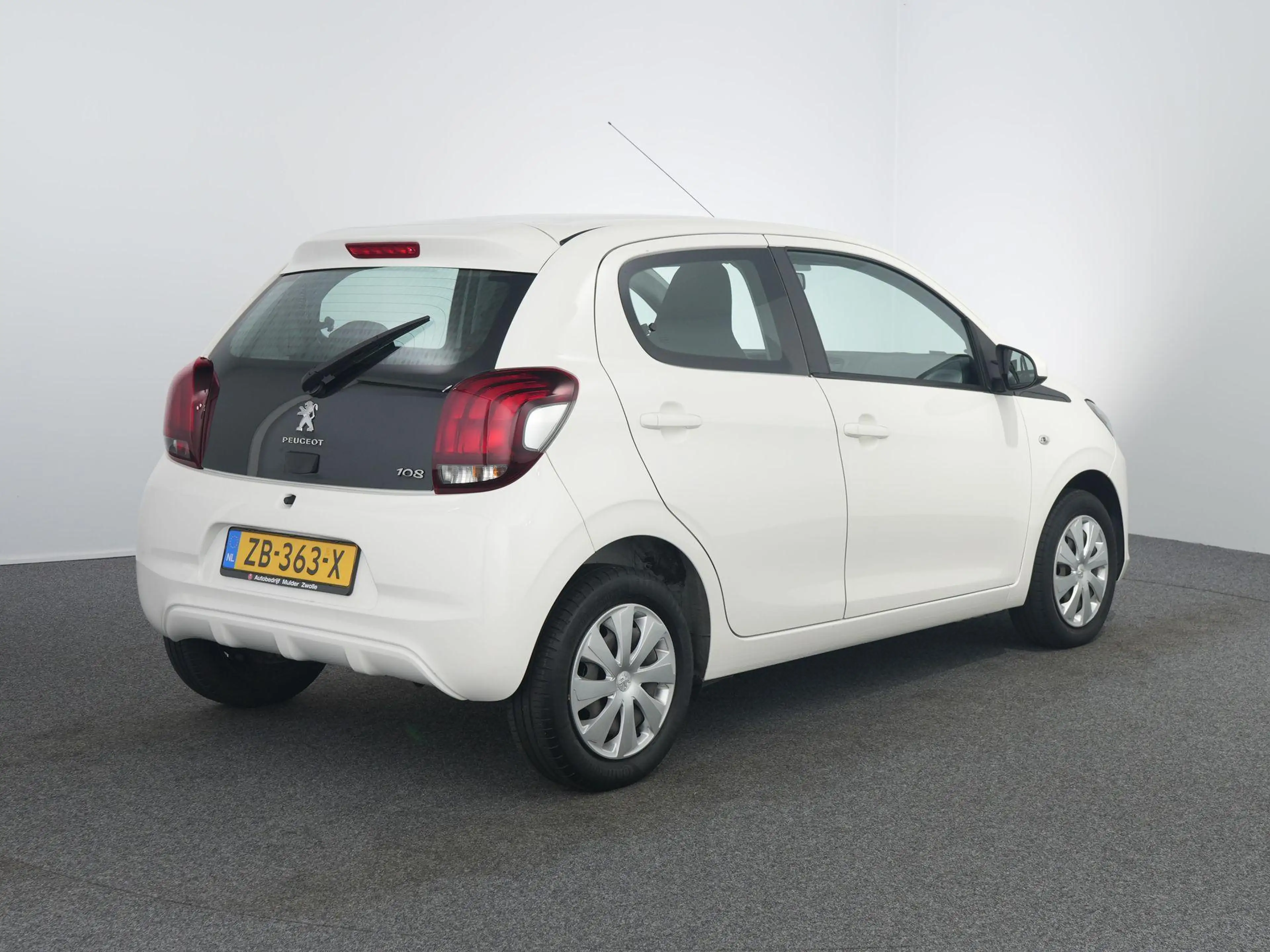 Peugeot 108 1.0 e-VTi Active | Automaat | Airco | Bleutooth | — photo 2