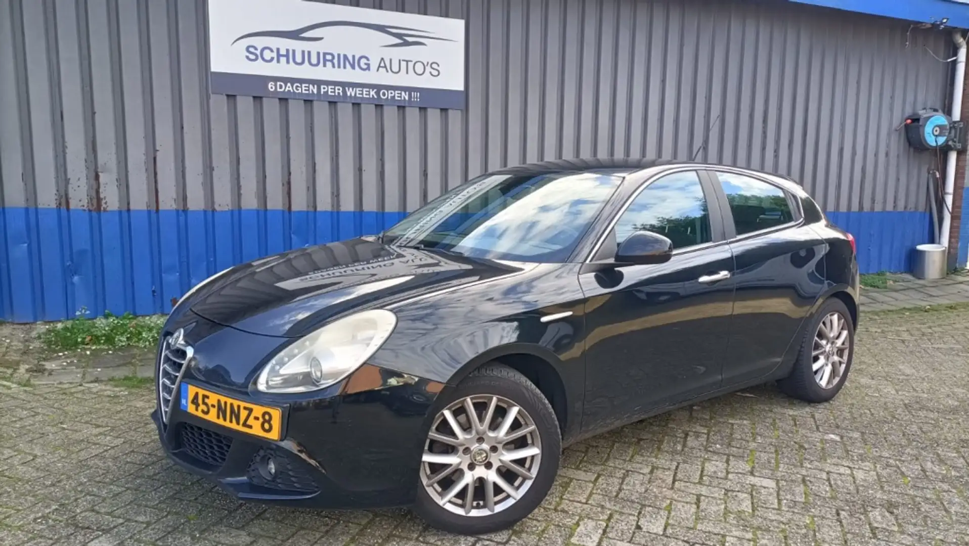 Alfa Romeo Giulietta 1.4 T Distinctive Schwarz - 1