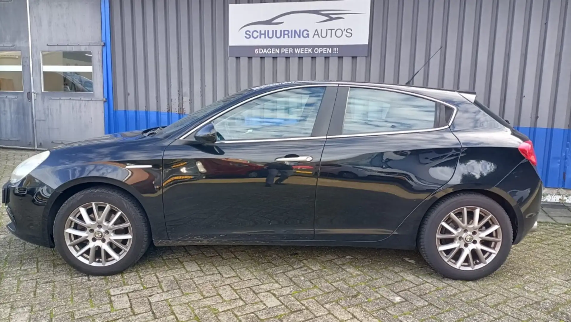 Alfa Romeo Giulietta 1.4 T Distinctive Schwarz - 2