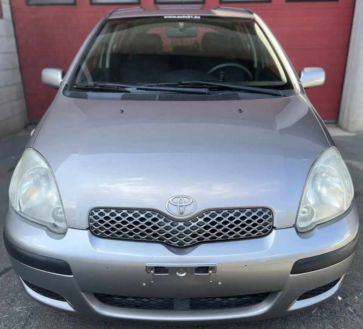 Toyota Yaris 1.3i VVT-i 16v Linea Sol Gris - 2