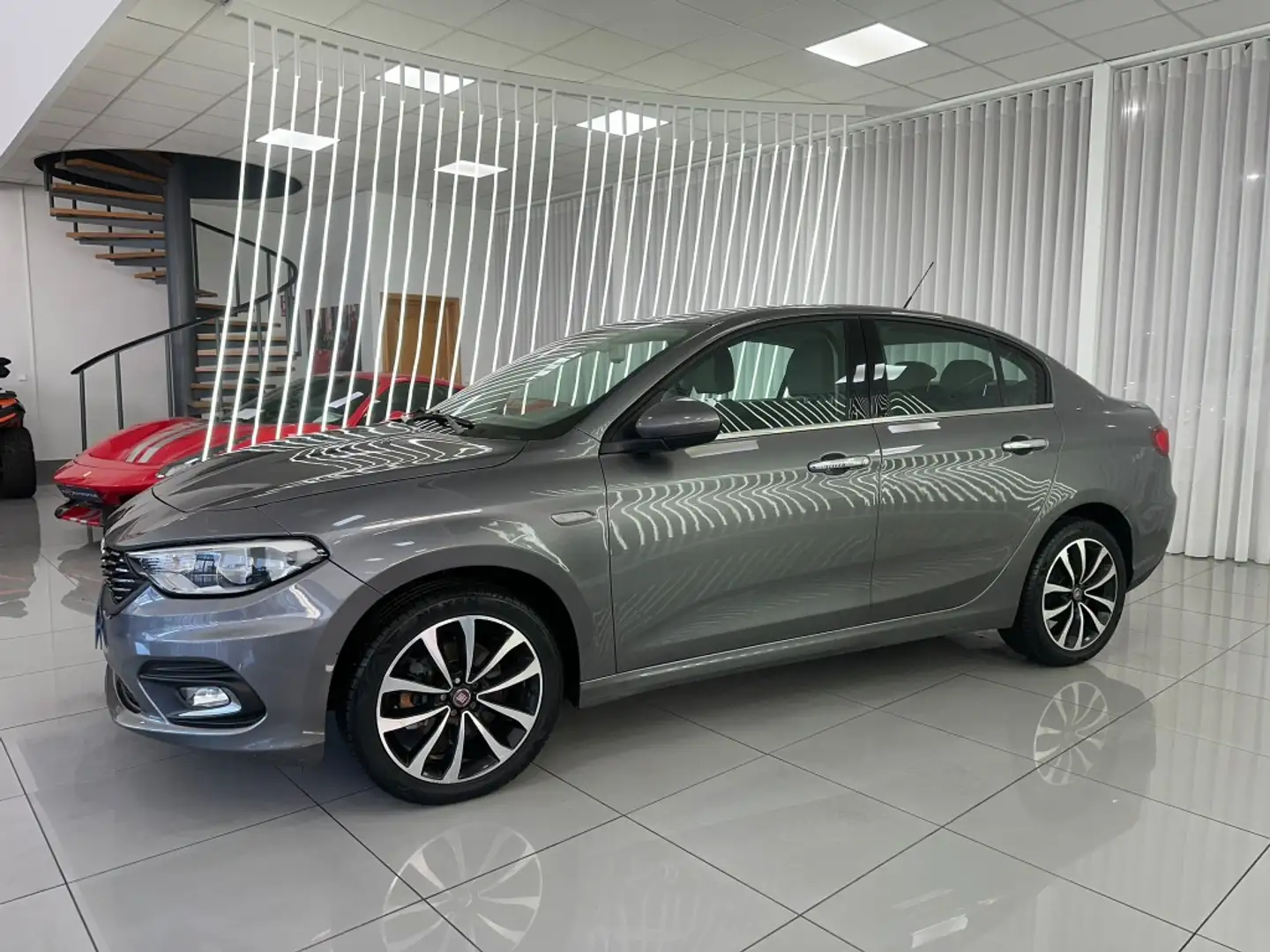 Fiat Tipo 1.4 Lounge Plus Gris - 2