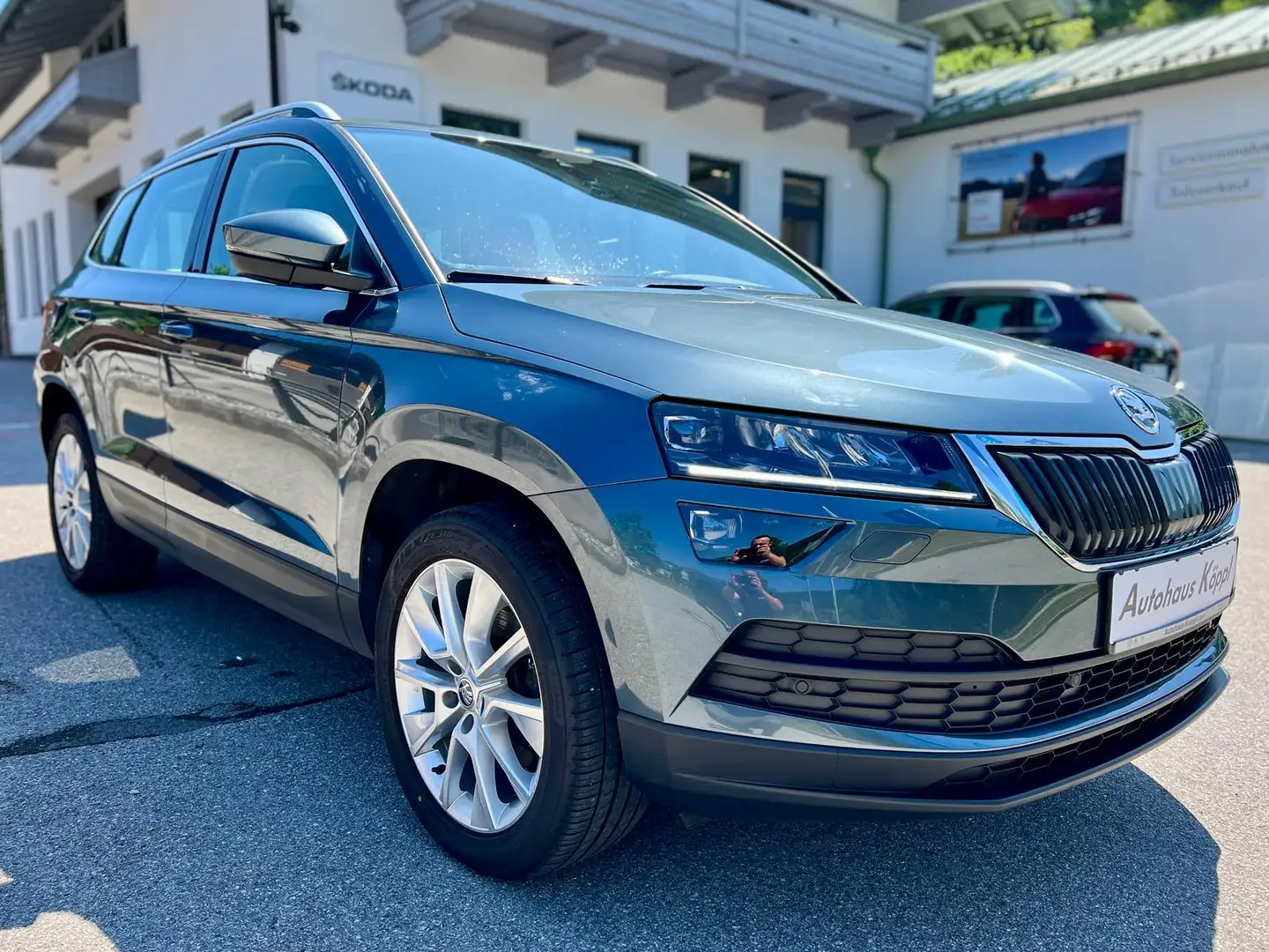 Skoda Karoq 2.0 TDI 4x4 Style AHK 18" Navi VARIOFLEX Grau - 2