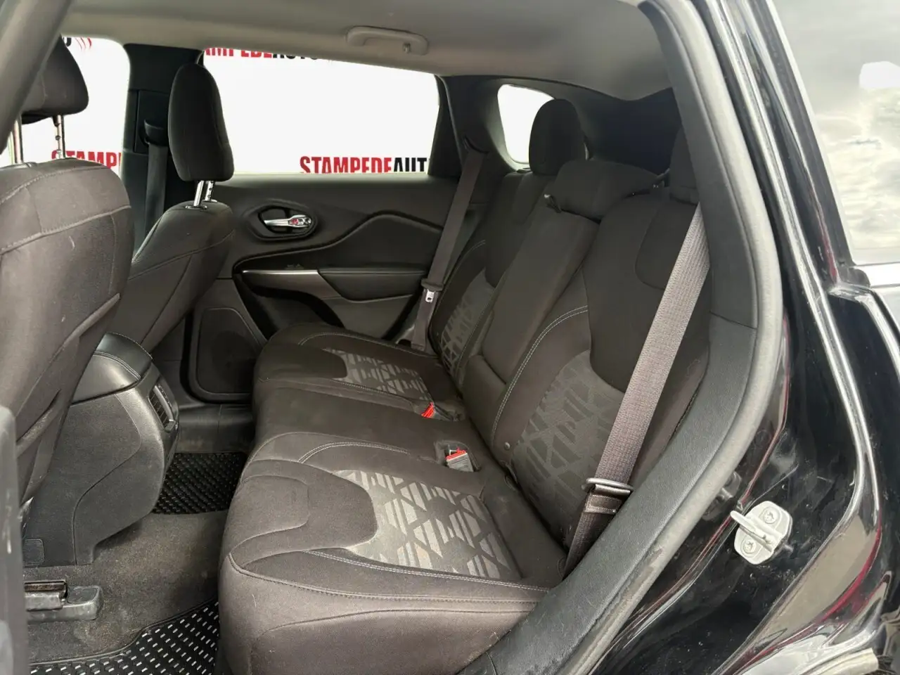 Jeep Cherokee снимка Jeep Cherokee
