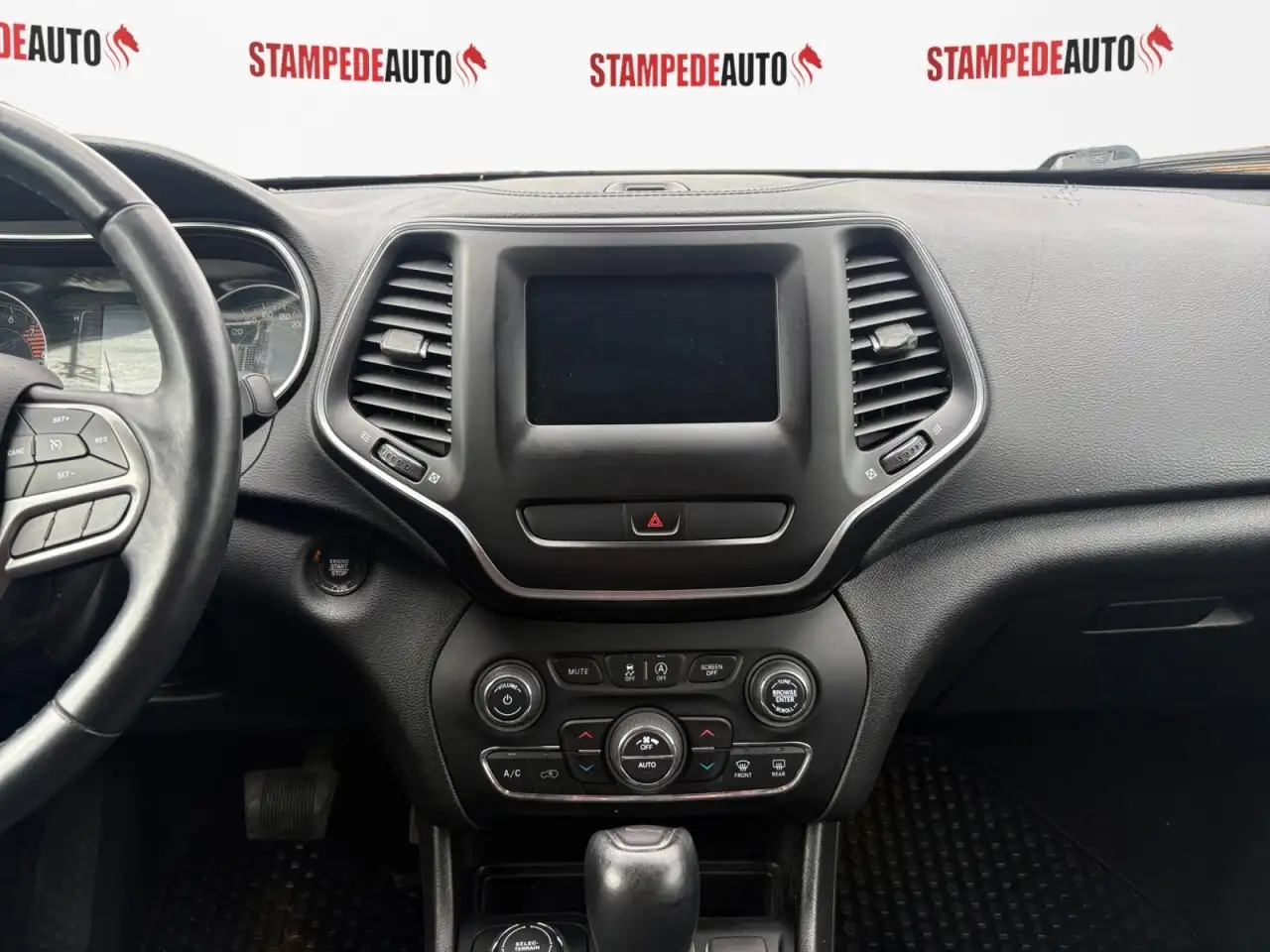Jeep Cherokee снимка Jeep Cherokee