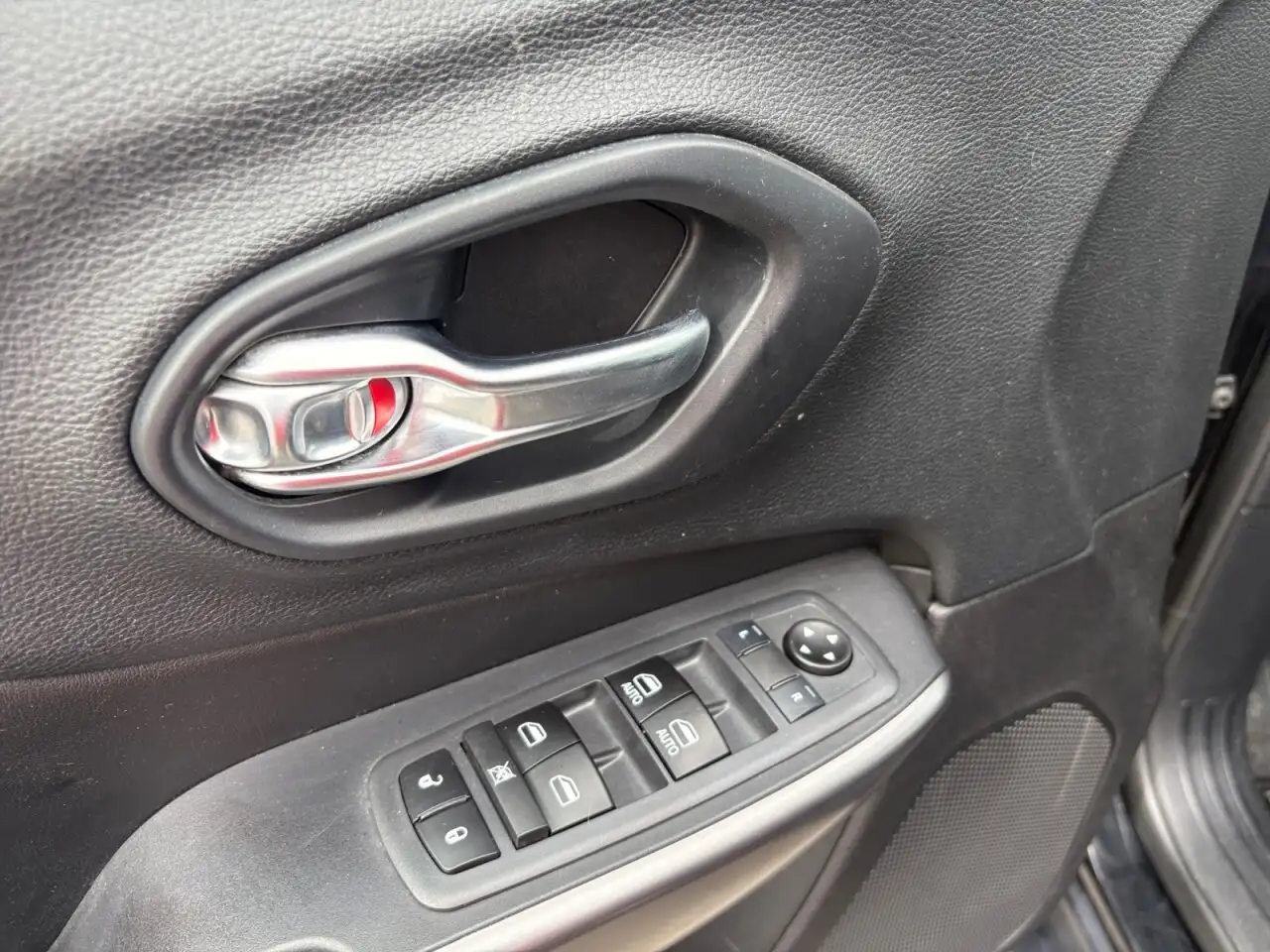 Jeep Cherokee снимка Jeep Cherokee