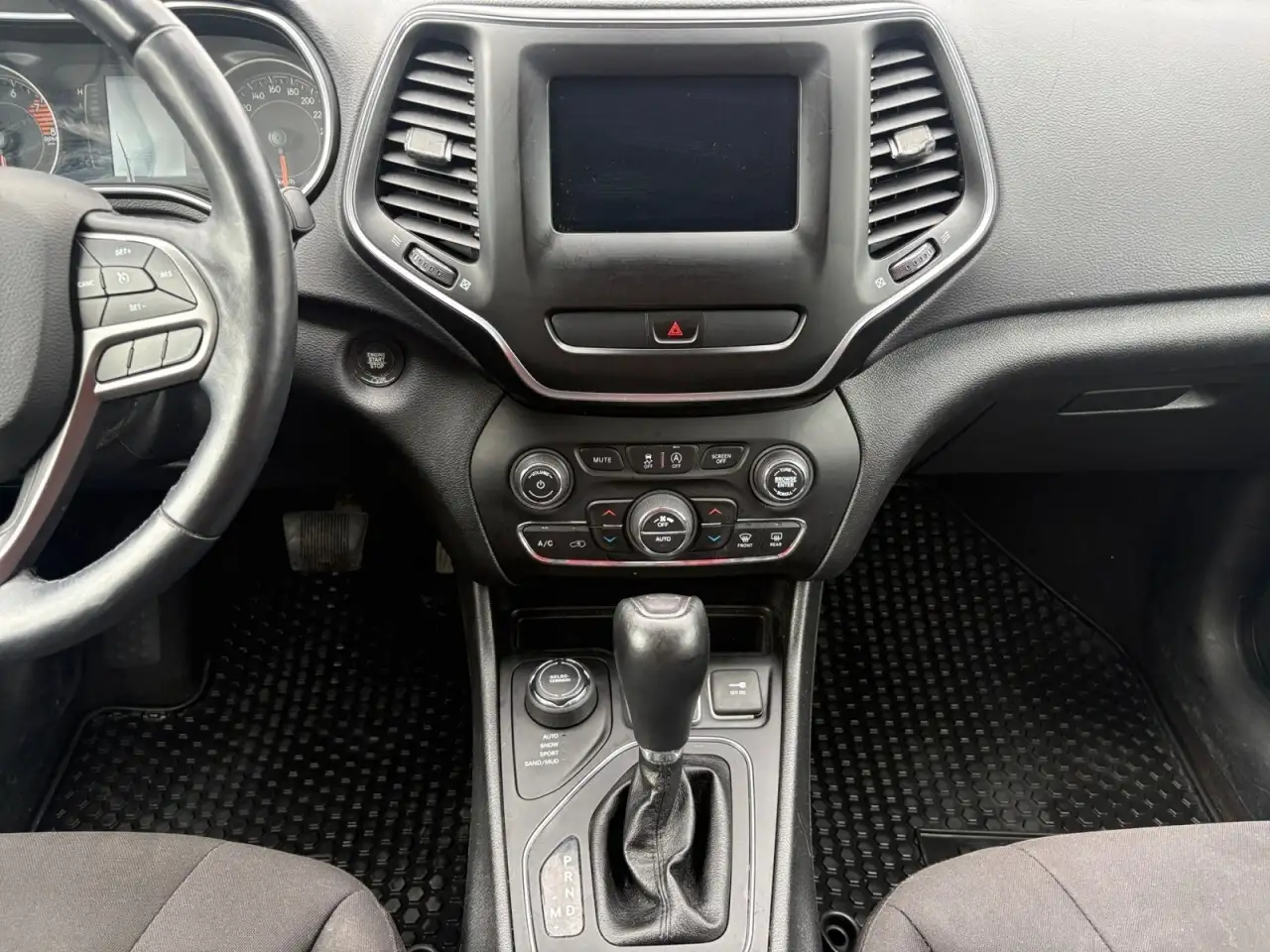 Jeep Cherokee снимка Jeep Cherokee