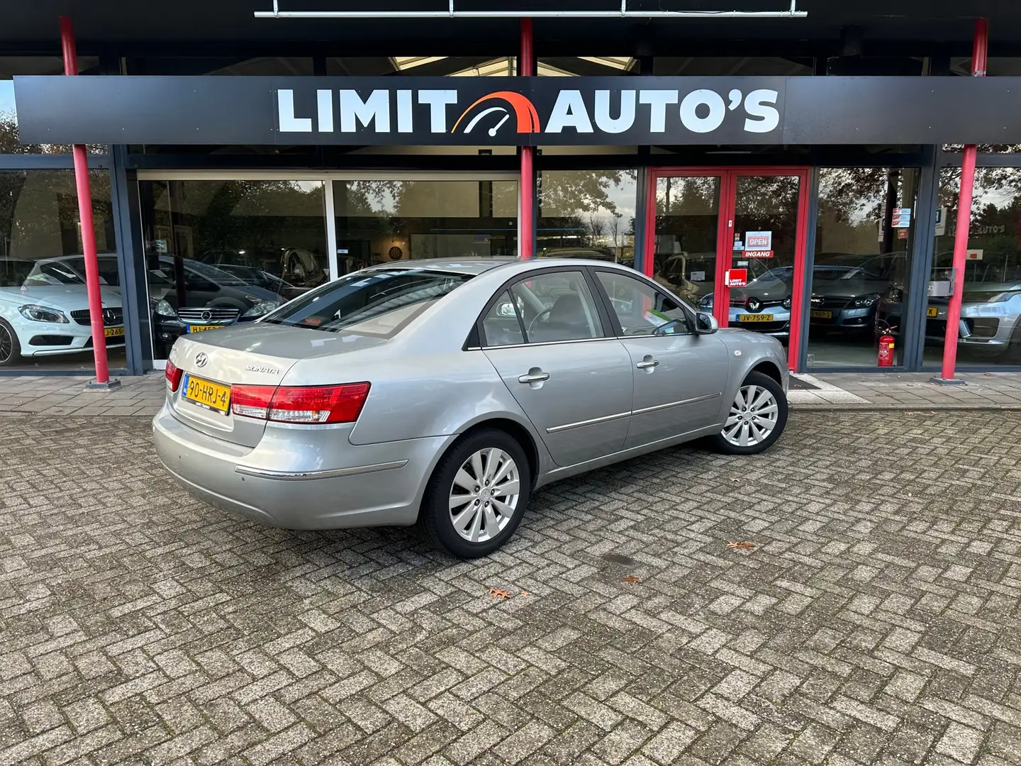 Hyundai SONATA 2.0 Style Aut/Airco/Pdc/St.verwarming/El.ramen/Led Grijs - 2