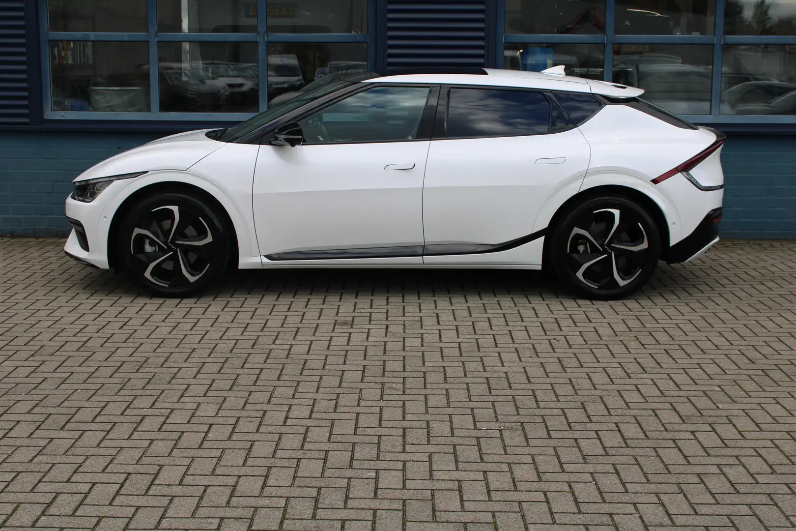 Kia EV6 GT-Line 77.4 kWh | warmtepomp | schuif-kanteldak | Wit - 2