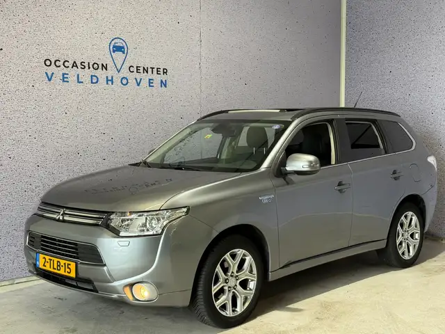 Mitsubishi Outlander 2.0 PHEV Instyle+ // TREKHAAK // SUNROOF //