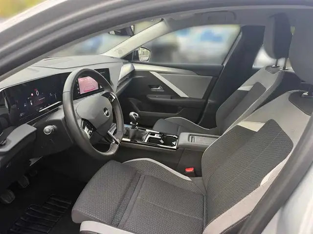 Opel Astra view 8