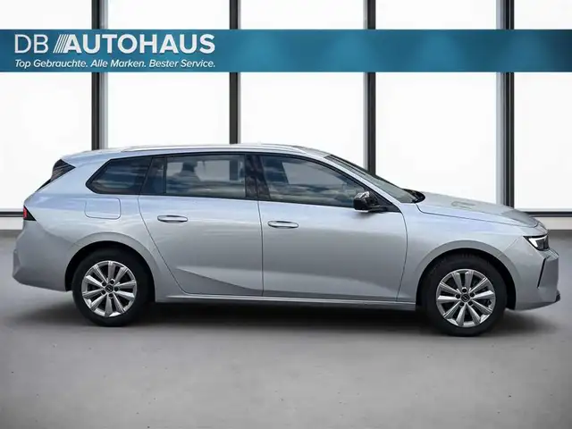 Opel Astra view 3