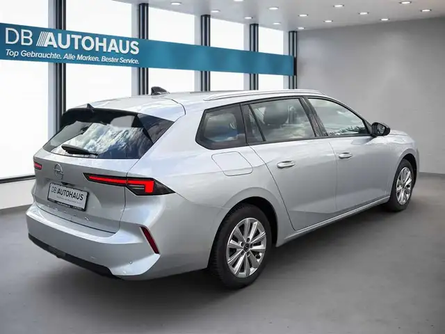 Opel Astra view 4
