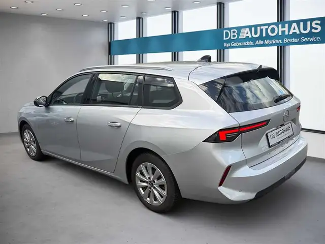 Opel Astra view 6