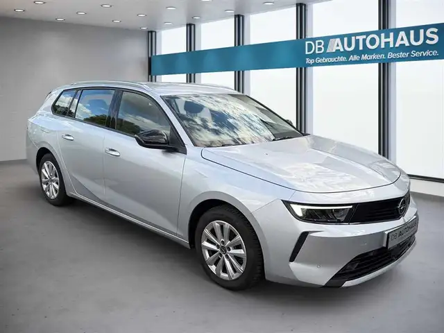 Opel Astra view 2