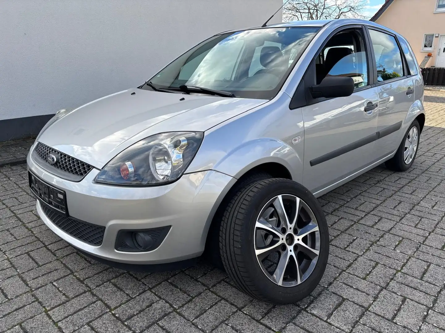 Ford Fiesta Fun X Klima Alu AHK Silber - 1