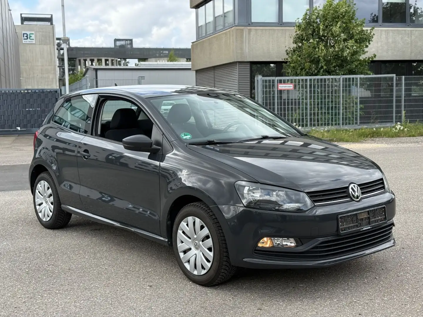 Volkswagen Polo 1.0 Trendline Euro6 TÜV 2027 Gris - 2