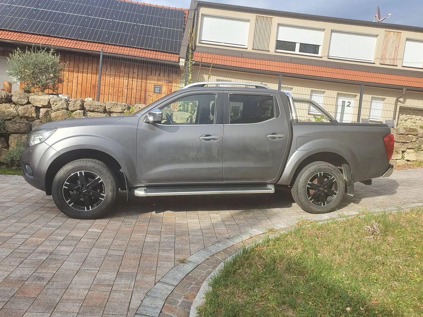 Nissan Navara Navara Double Cab 4x4 2,3 dCi N-Connecta N-Connecta Schwarz - 1