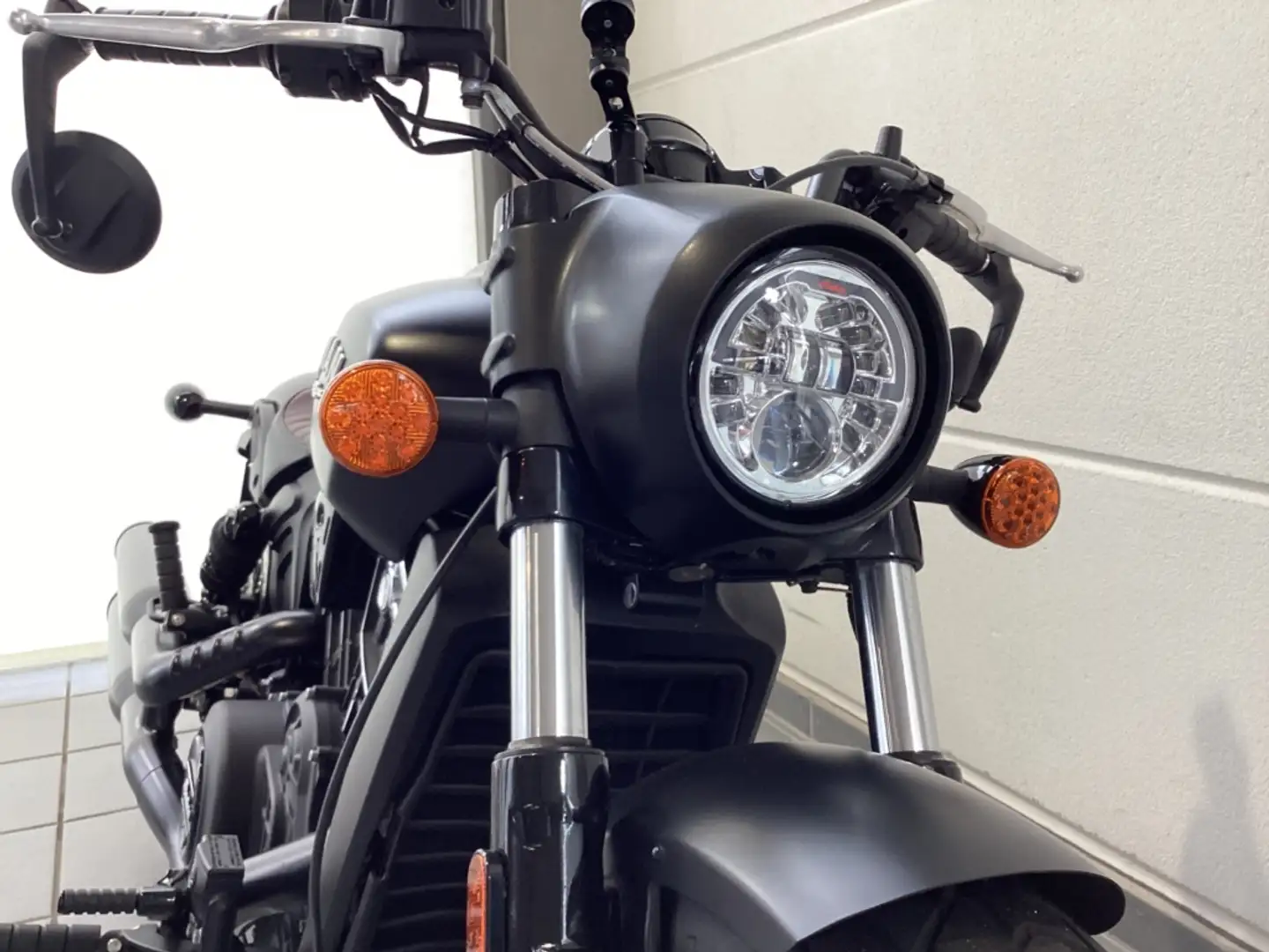 Indian Bobber Leder LED Tempomat Tagfahrlicht ABS 1JahrGa Noir - 2