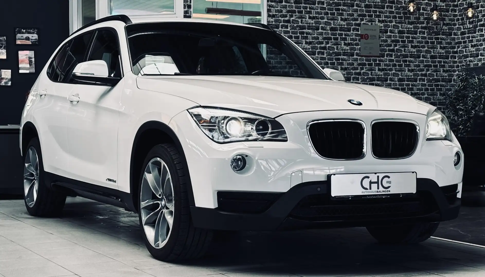 BMW X1 18d xDrive Sport Line|SHZ|PDC|MFL|Bi-XEN|TEMPOMAT Weiß - 1
