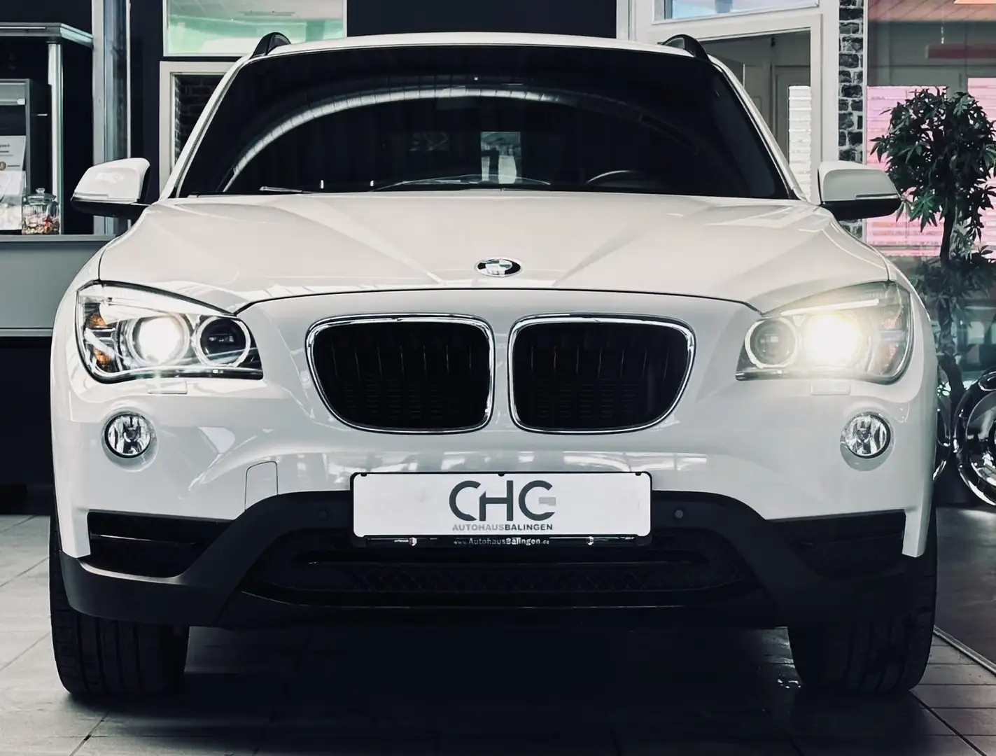 BMW X1 18d xDrive Sport Line|SHZ|PDC|MFL|Bi-XEN|TEMPOMAT Weiß - 2