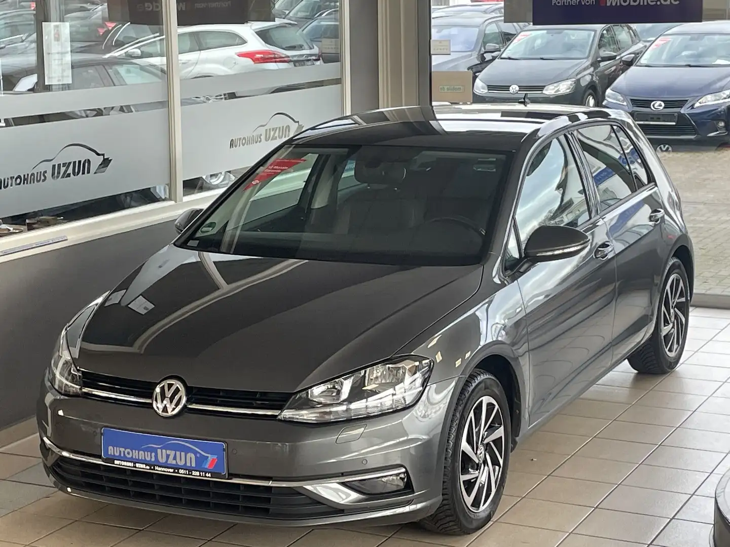 Volkswagen Golf VII Join Navi PDC ab.AHK SHZ Allwetterreife Schwarz - 2