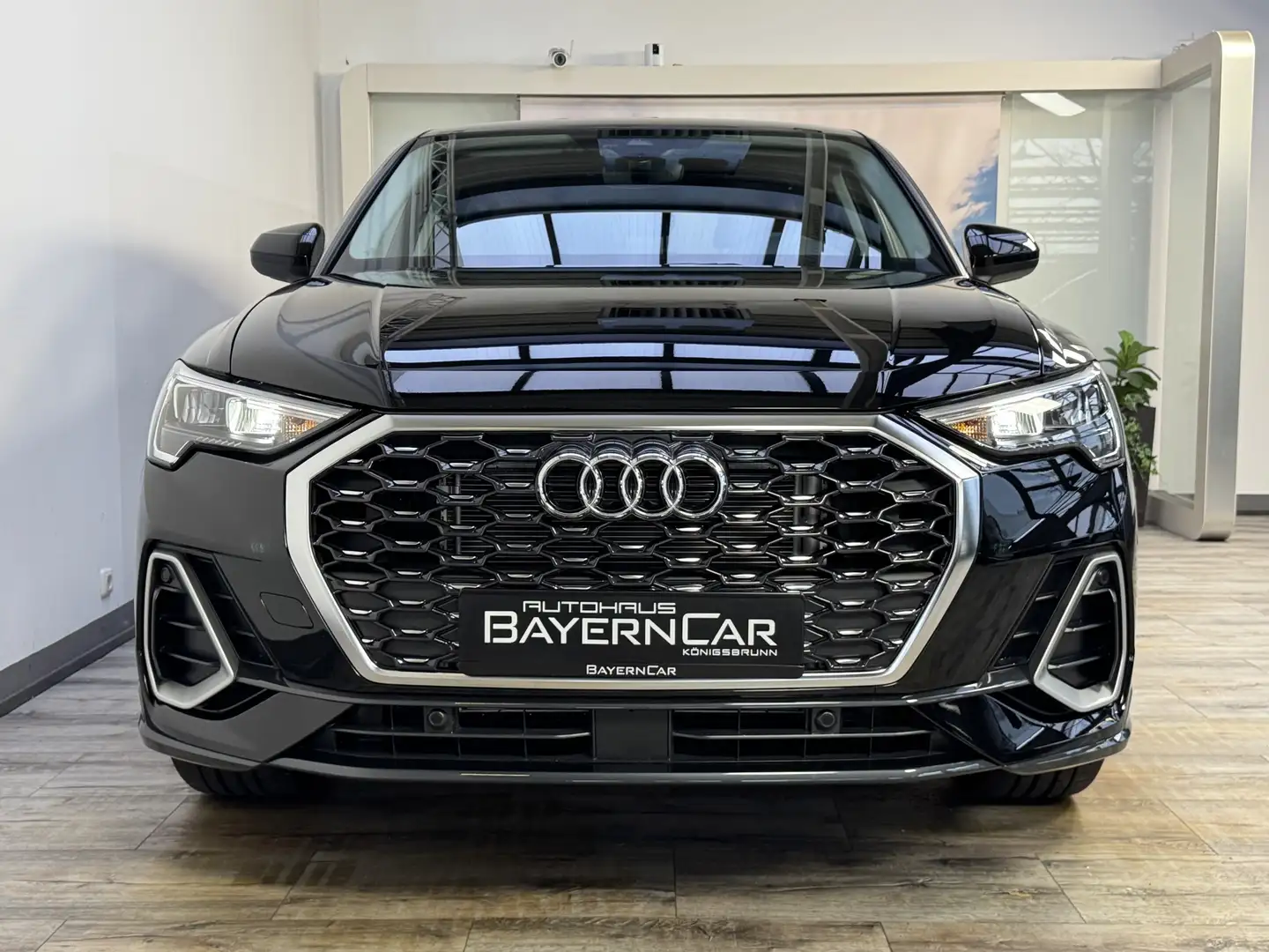 Audi Q3 35TFSI Sportback S line ACC Schiebedach Schwarz - 2