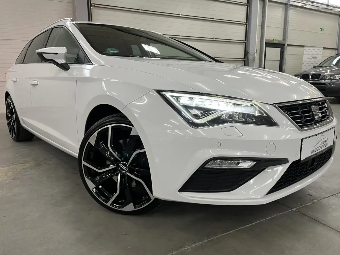 SEAT Leon ST FR 190 PS BENZIN DSG DIGITAGL SHZ AHK LED NAVI Weiß - 1