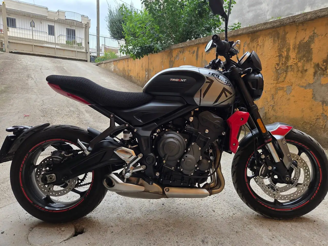 Triumph Trident 660