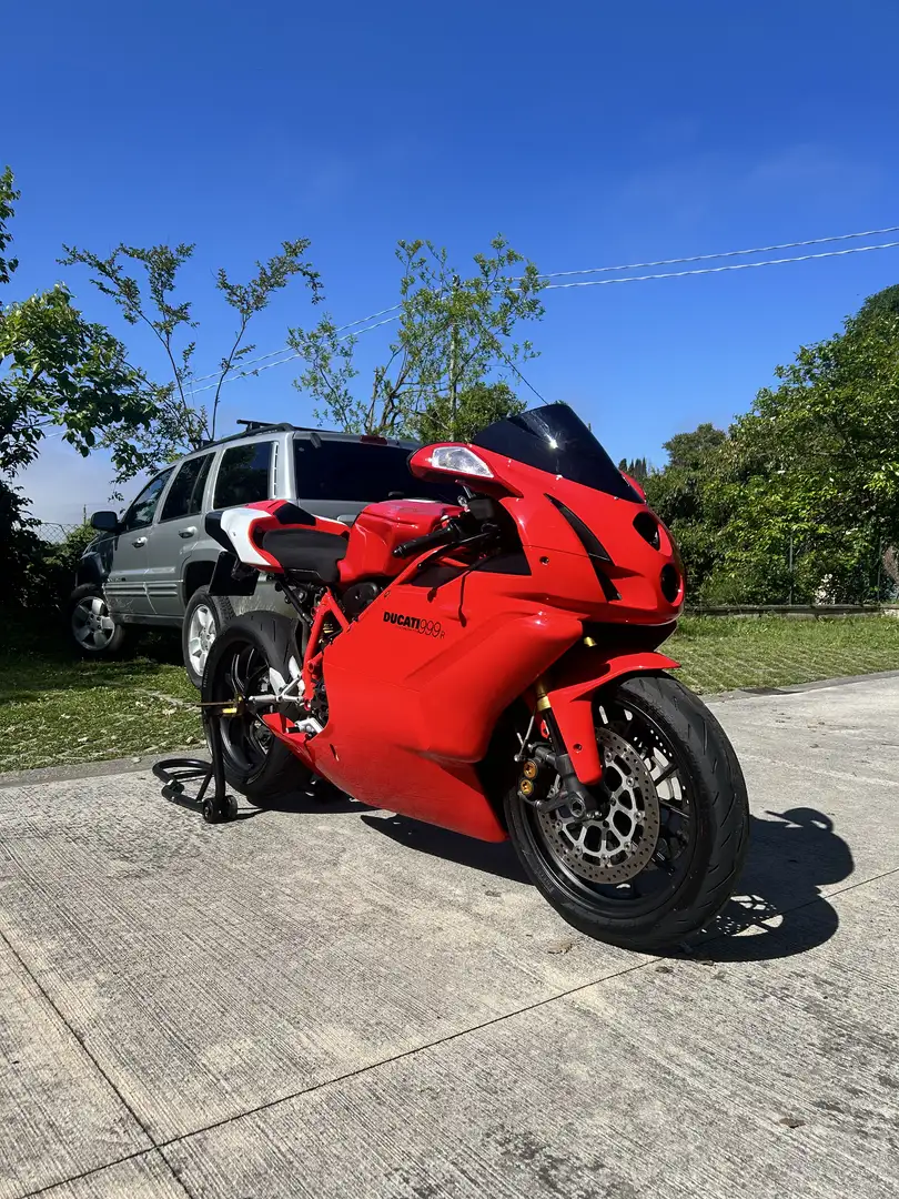 Ducati 749 Rojo - 1