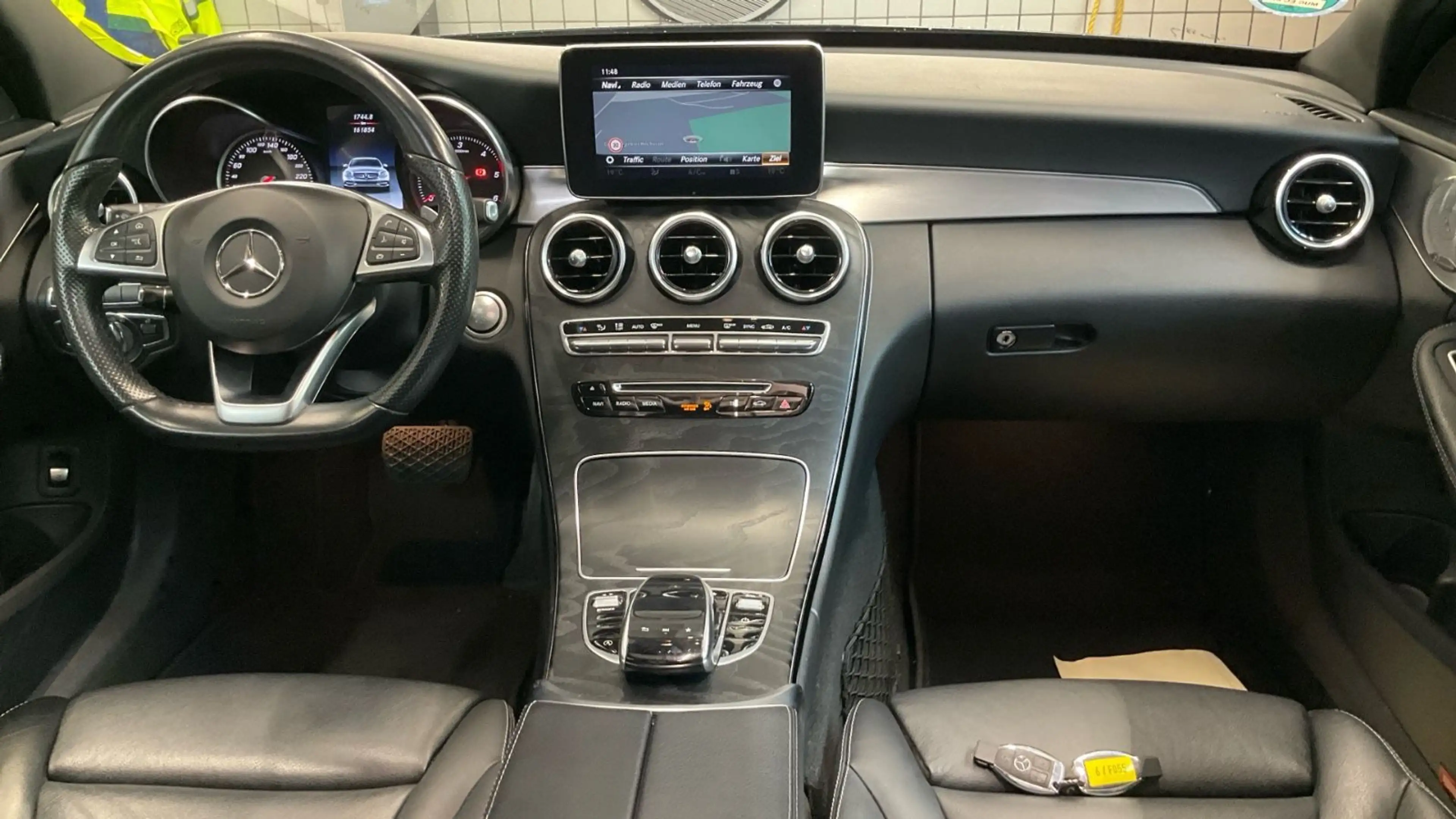 Mercedes-Benz C 180 d AMG LINE EDITION C-PANODACH-LEDER-360°CAM — photo 14