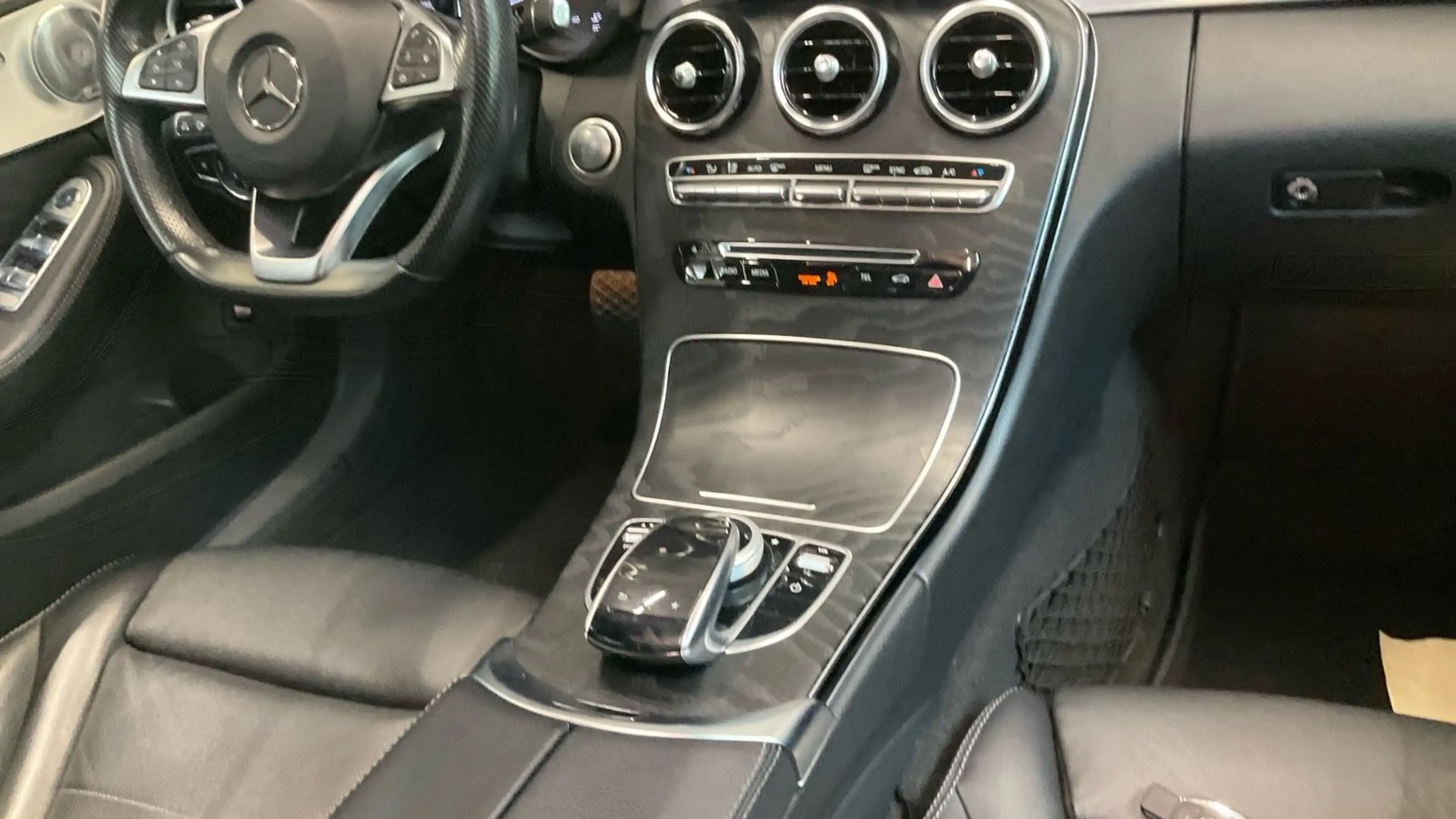 Mercedes-Benz C 180 d AMG LINE EDITION C-PANODACH-LEDER-360°CAM — photo 15