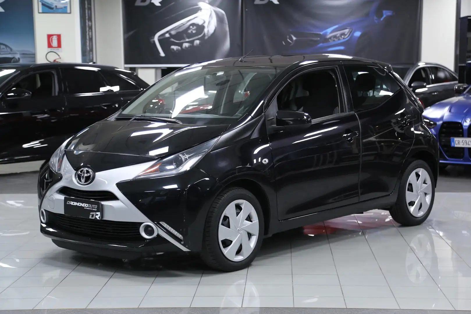 Toyota Aygo 1.0 VVT-i 69 cv x-play Nero - 1