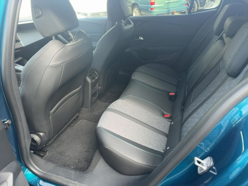 Peugeot 408 Allure PureTech 130 EAT8 — photo 9