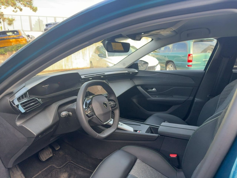Peugeot 408 Allure PureTech 130 EAT8 — photo 8