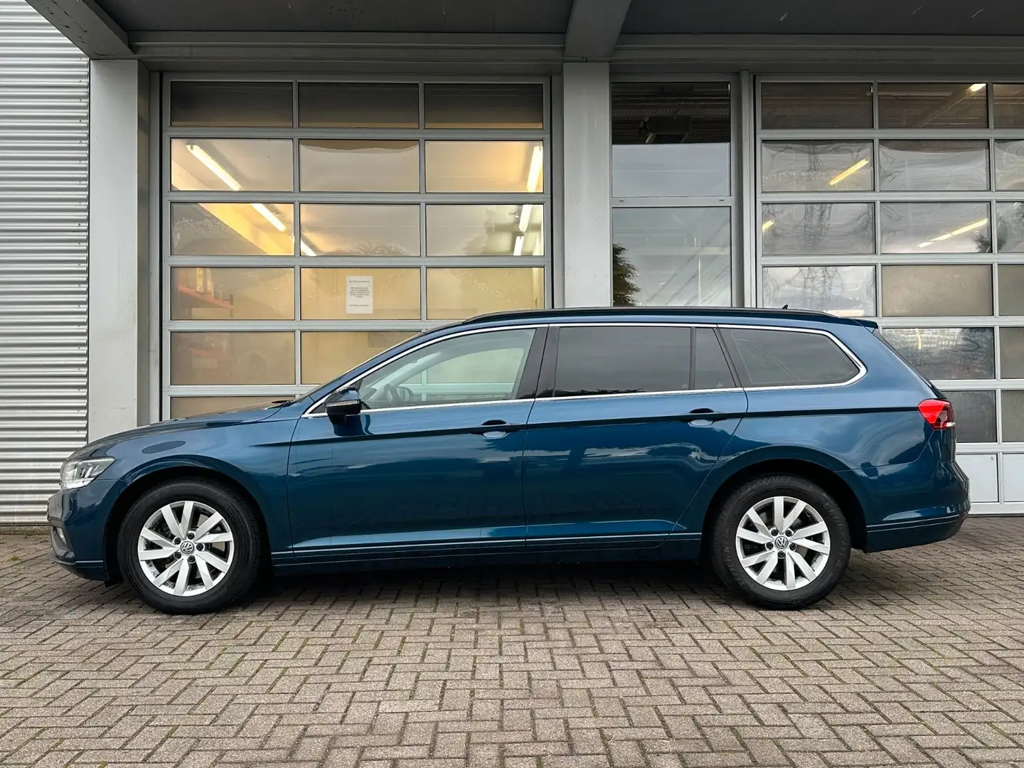 Volkswagen Passat Variant Passat 2.0 TDI DegTacho/ACC/AHK/RFK/8Fach Bleu - 2