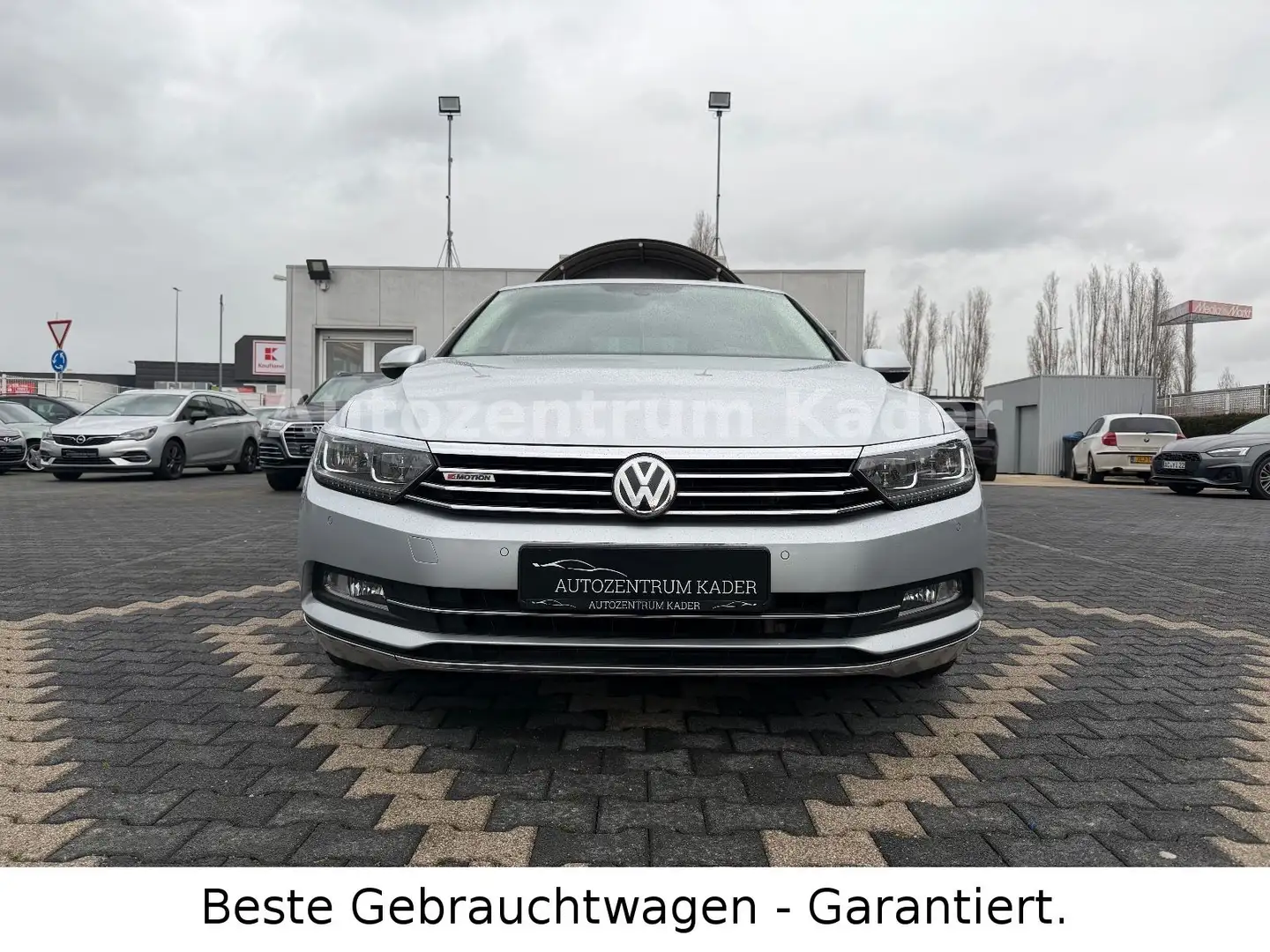 Volkswagen Passat Lim. Highline 4Motion*LED*Leder*Navi*ACC* Argent - 1