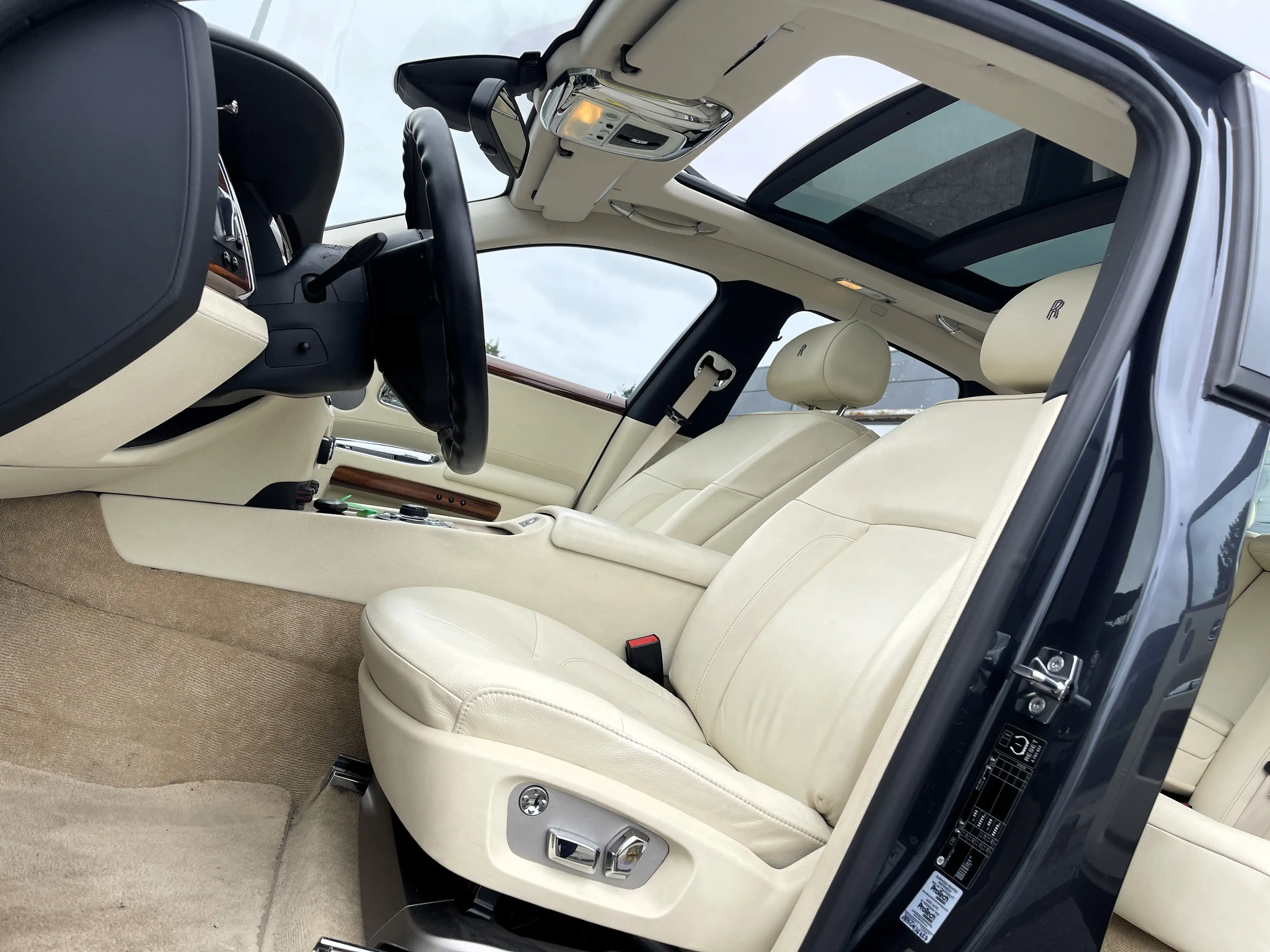 Rolls-Royce Ghost V12 FIRST OWNER/FULL HISTORY/SOFTCLOSE/CAMERA/PANO — photo 14