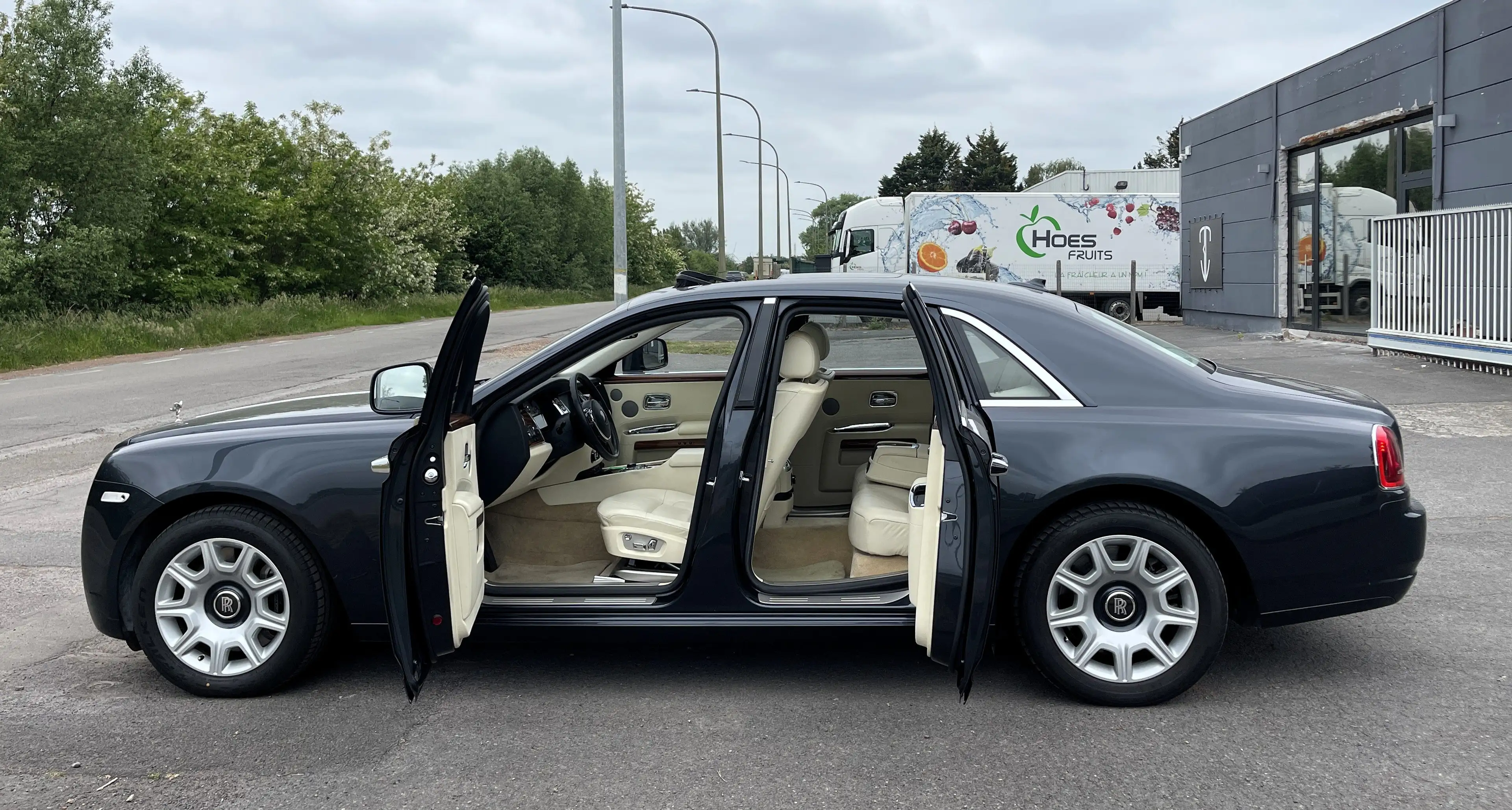 Rolls-Royce Ghost V12 FIRST OWNER/FULL HISTORY/SOFTCLOSE/CAMERA/PANO — photo 12