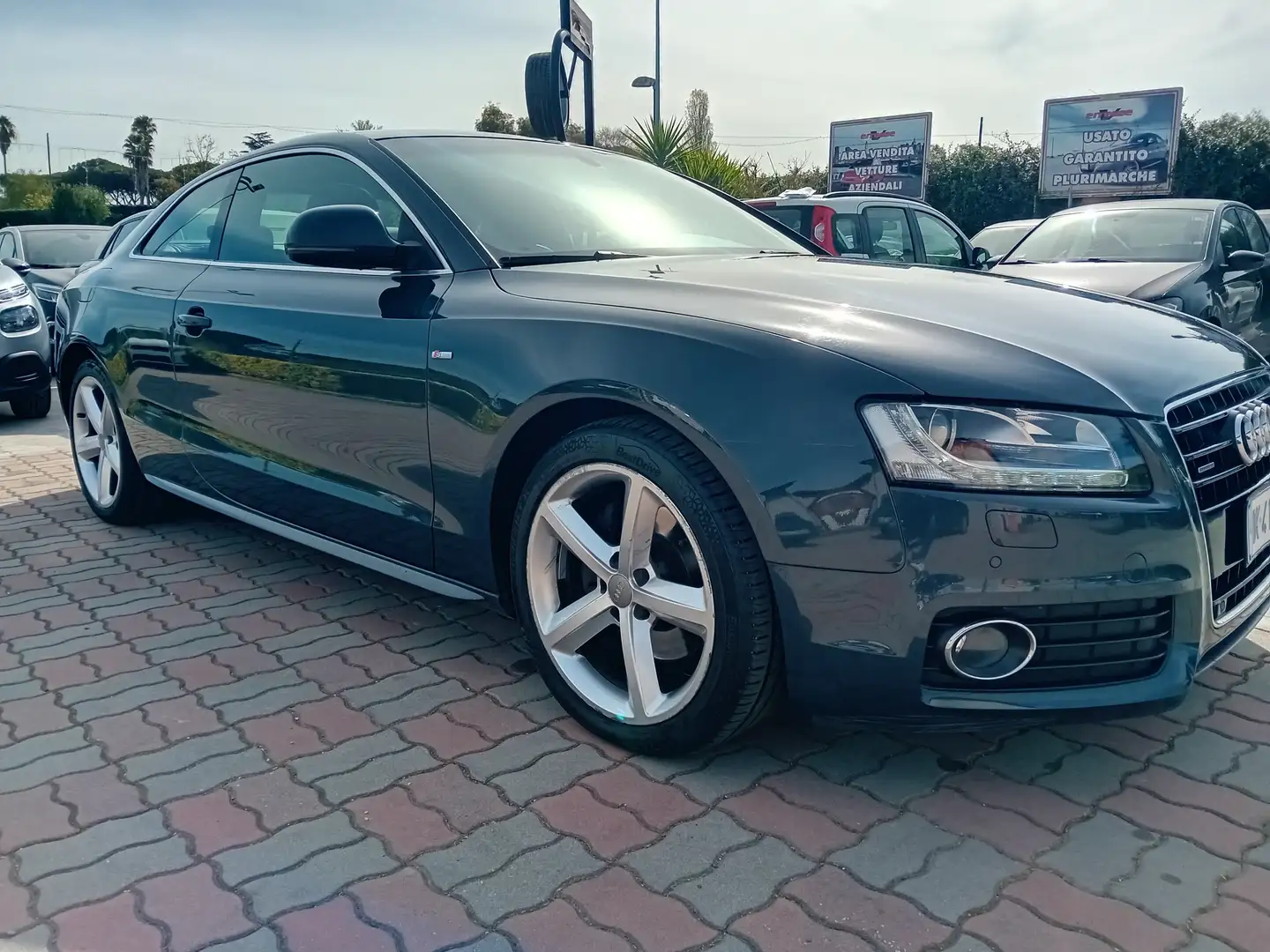 Audi A5 Coupe 3.2 V6 fsi quattro S-Line Grau - 2