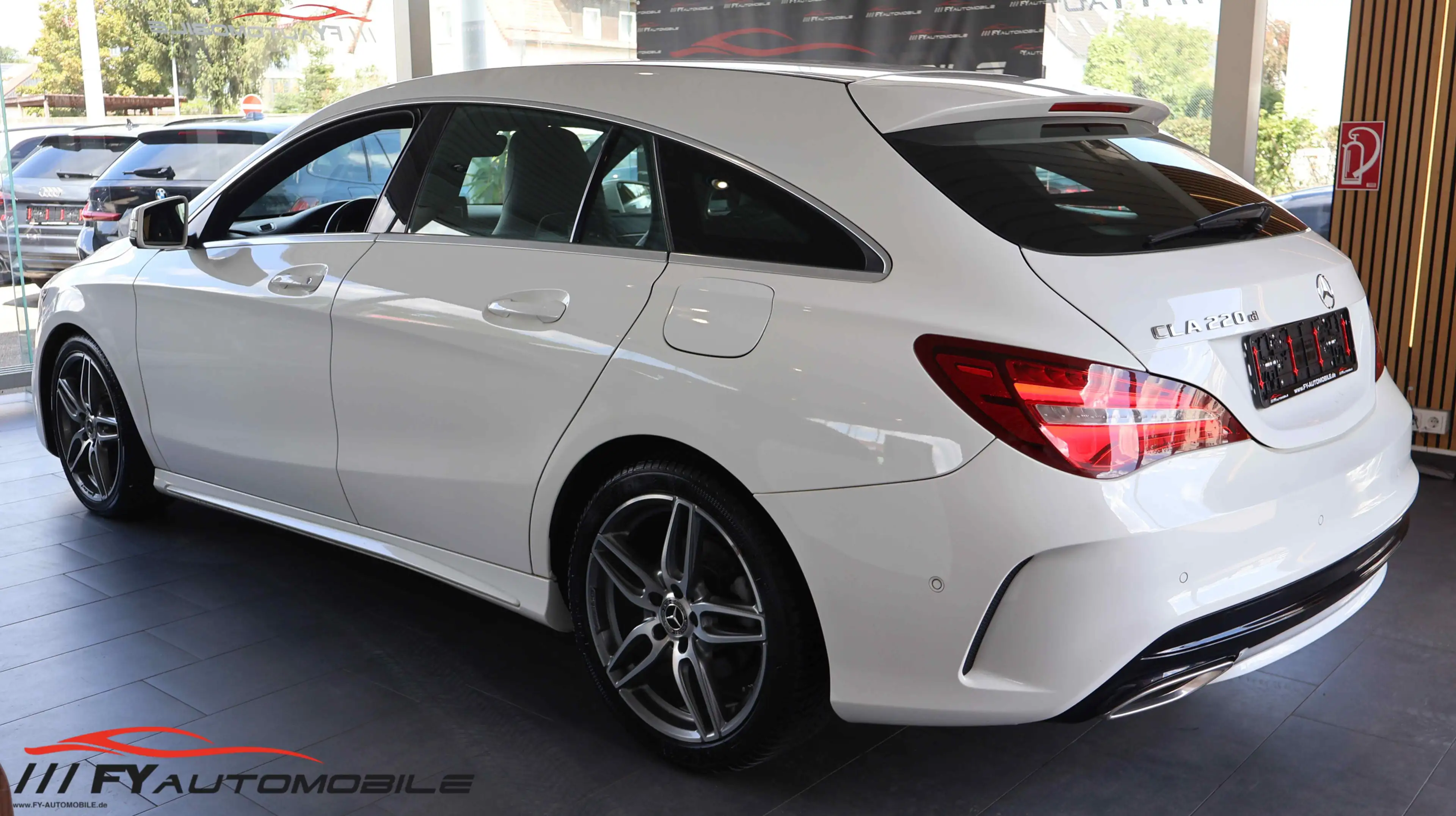 Mercedes-Benz CLA 220 CDI dAMG Line — photo 3