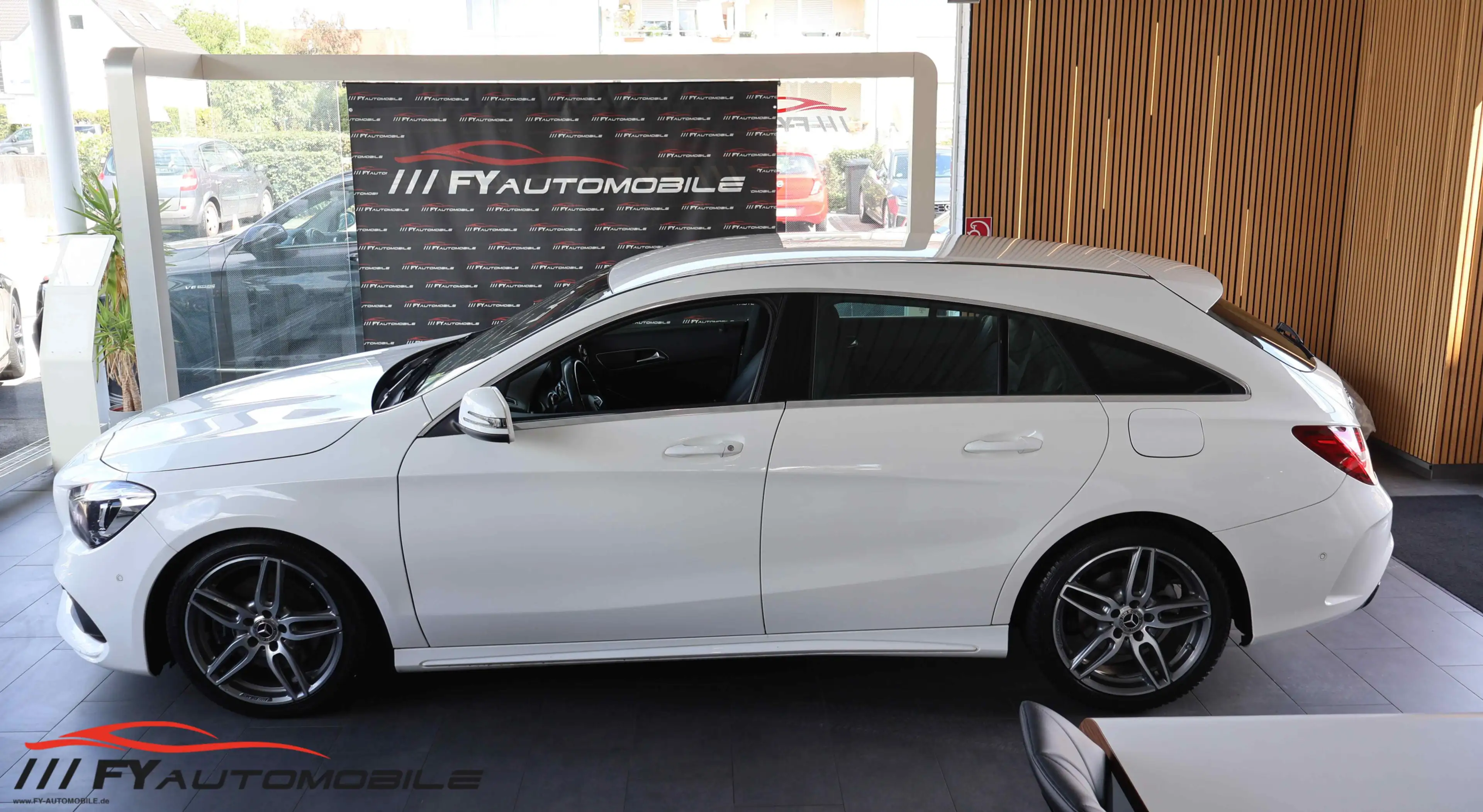 Mercedes-Benz CLA 220 CDI dAMG Line — photo 2