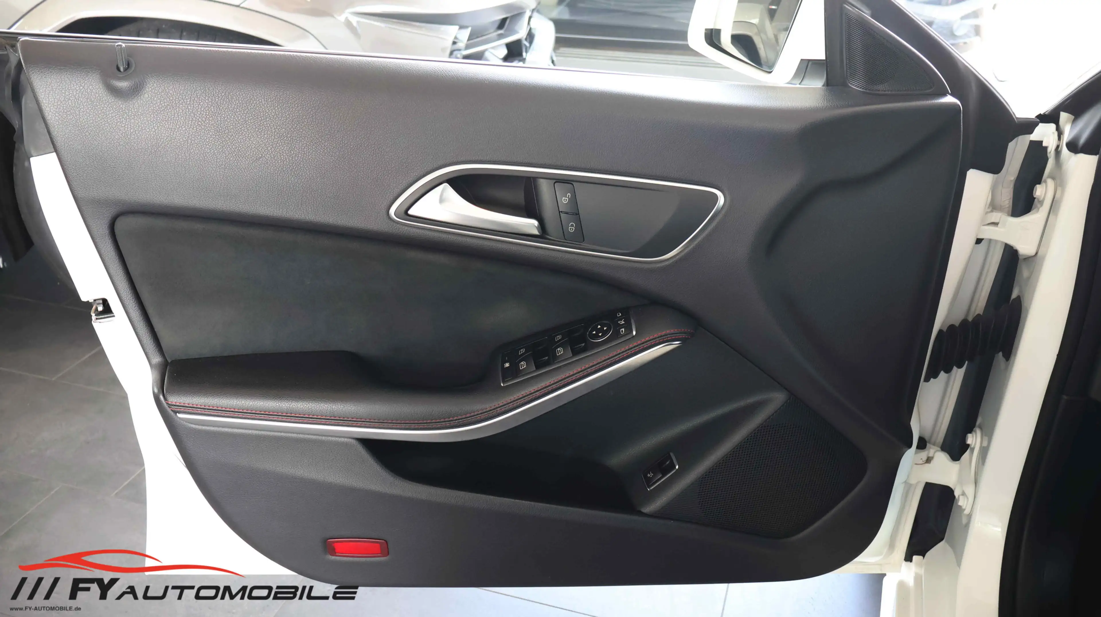 Mercedes-Benz CLA 220 CDI dAMG Line — photo 10