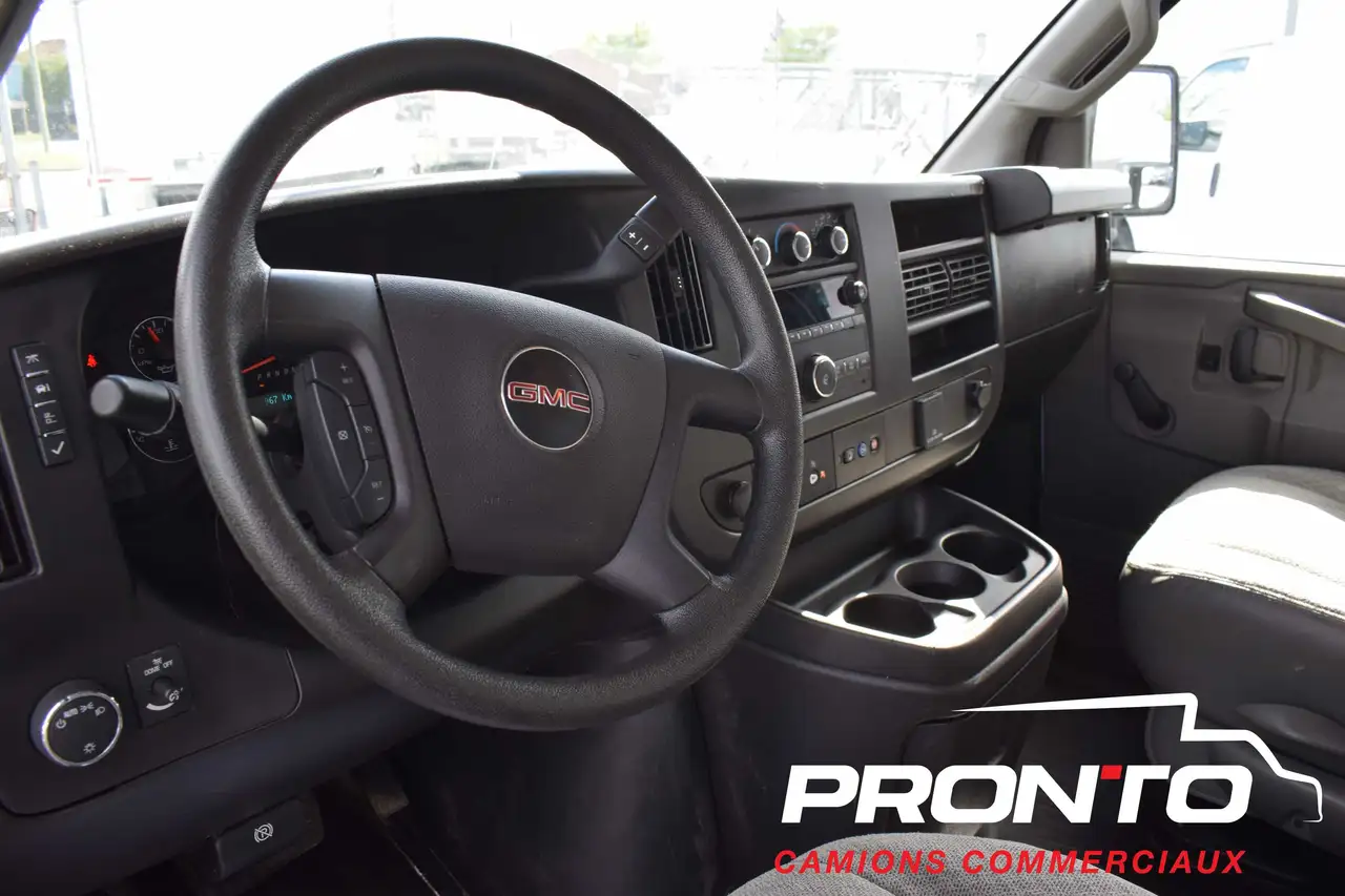 GMC Savana снимка GMC Savana