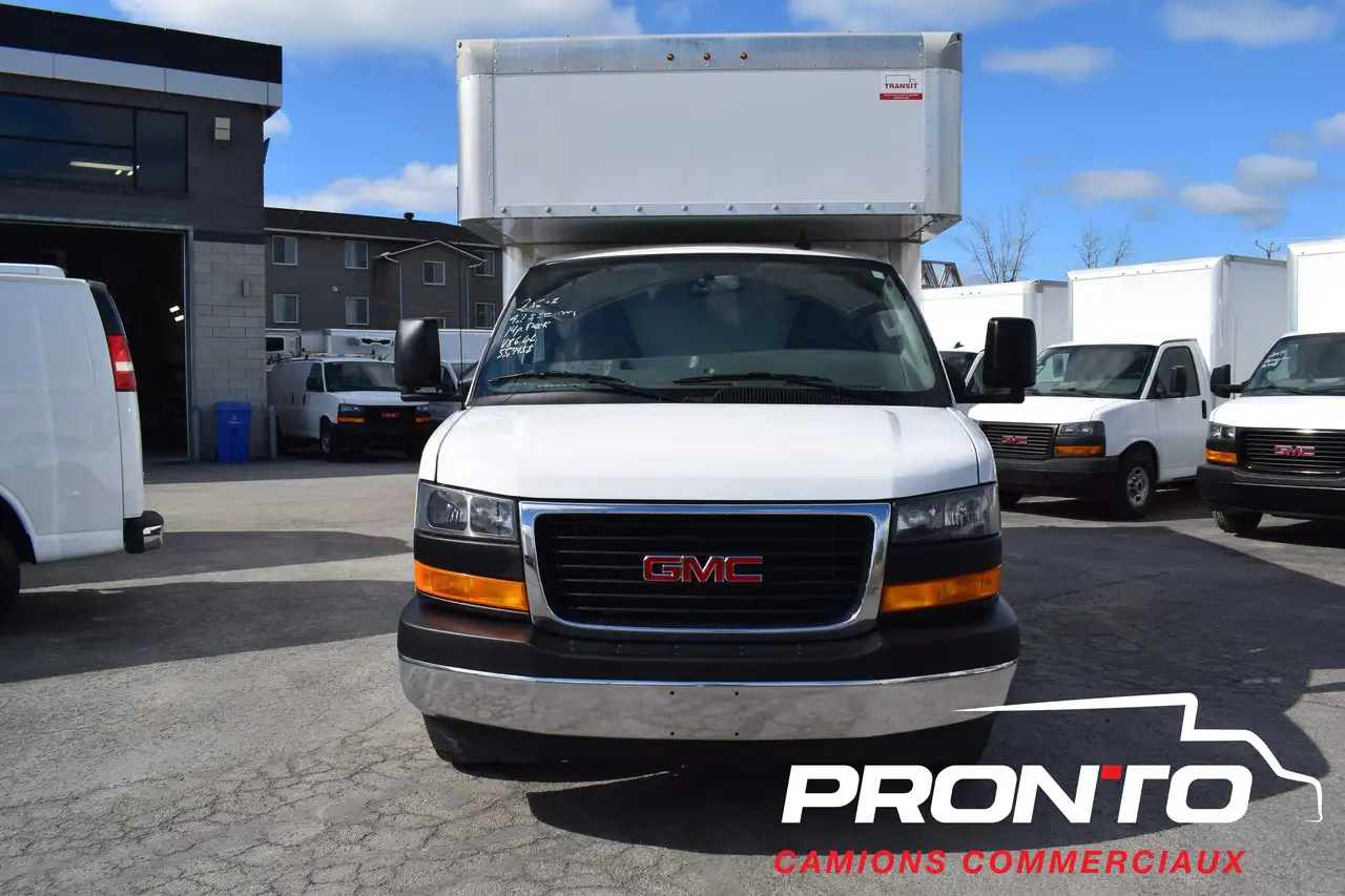 GMC Savana снимка GMC Savana