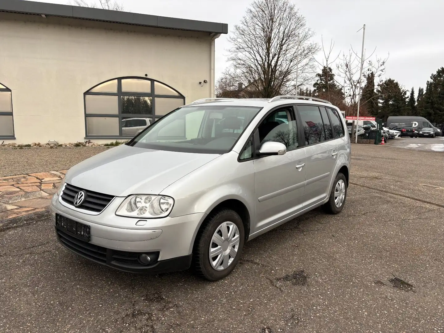Volkswagen Touran Highline 1,9 TDI Automatikgetr. AHK Klima Silber - 1