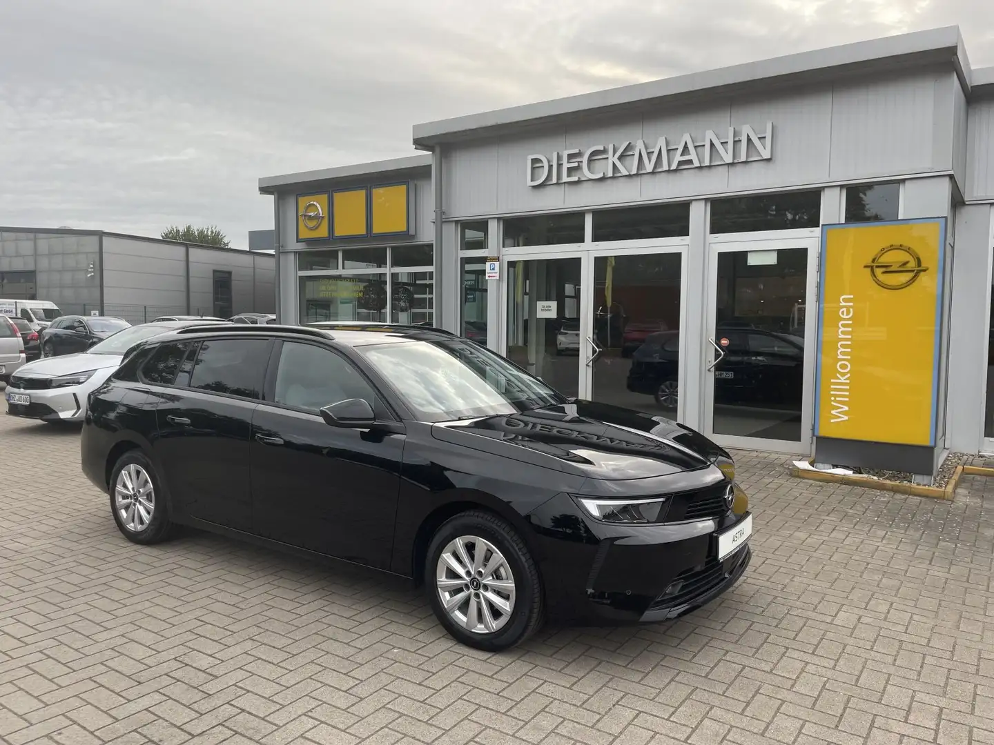 Opel Astra ST Edition SHZ RFK LED PDC LM Multimedia Schwarz - 2